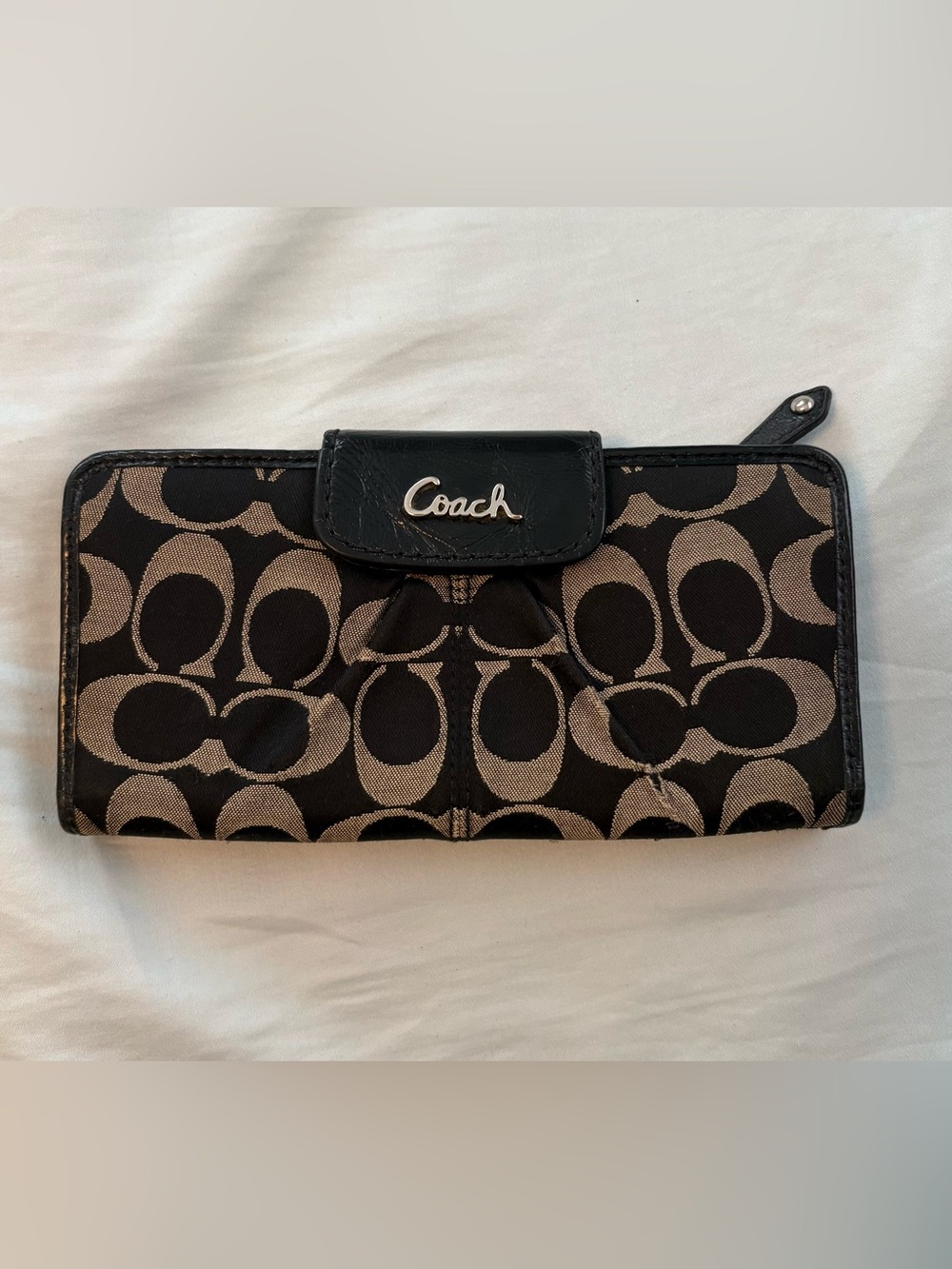 Vintage Y2K Coach Ashley Black and Khaki Signature Pleated Long Wallet
